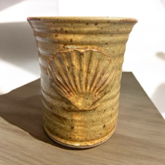 Samek Pottery Other - SAMEK POTTERY Hand
Turned Artist Signed planter pot